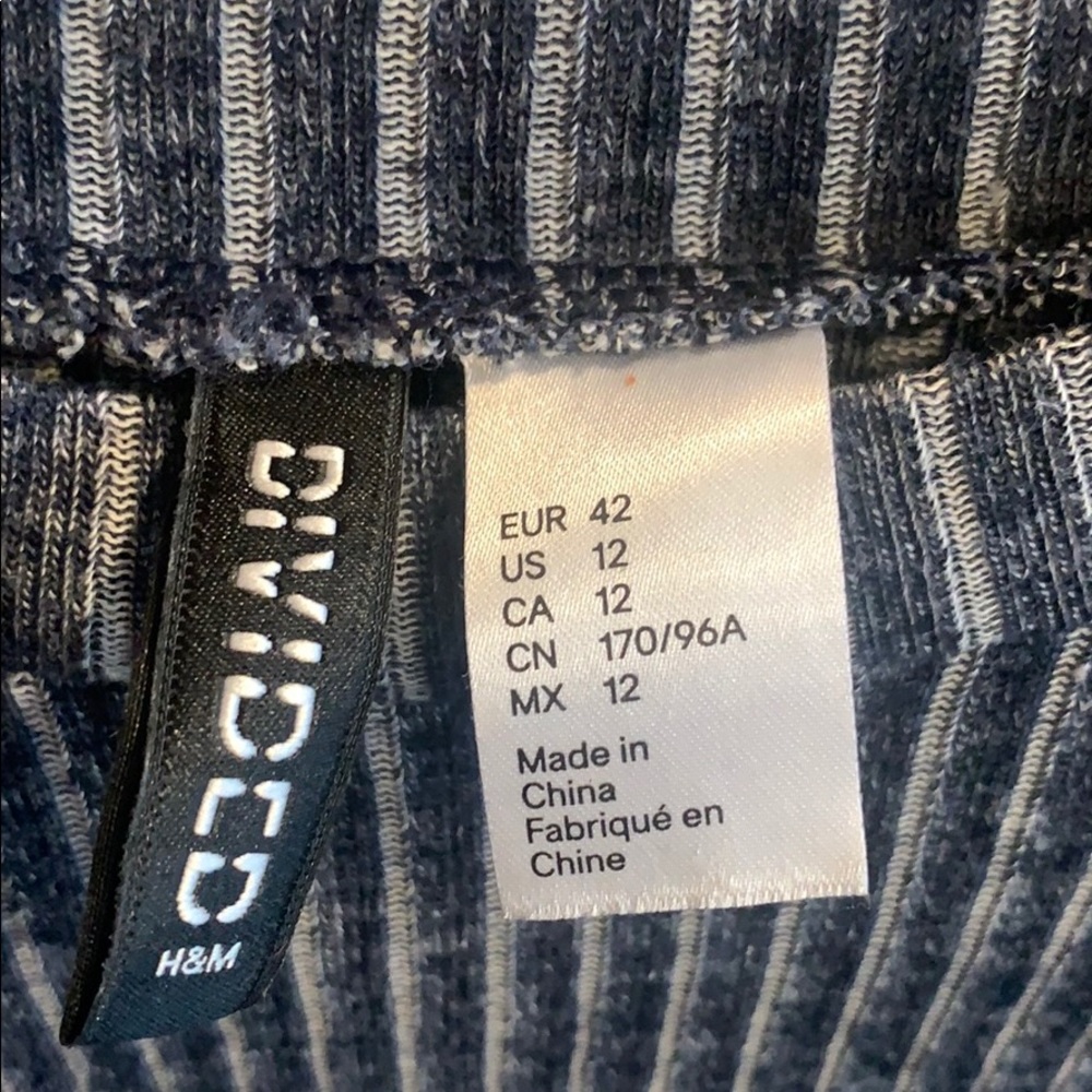 H&M Divided Ribbed Dress - Picture 3 of 3